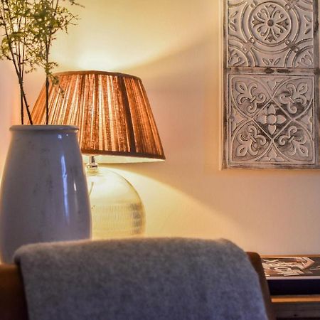 The Malthouse - Naturally Styled Central Apartment Cirencester Luaran gambar