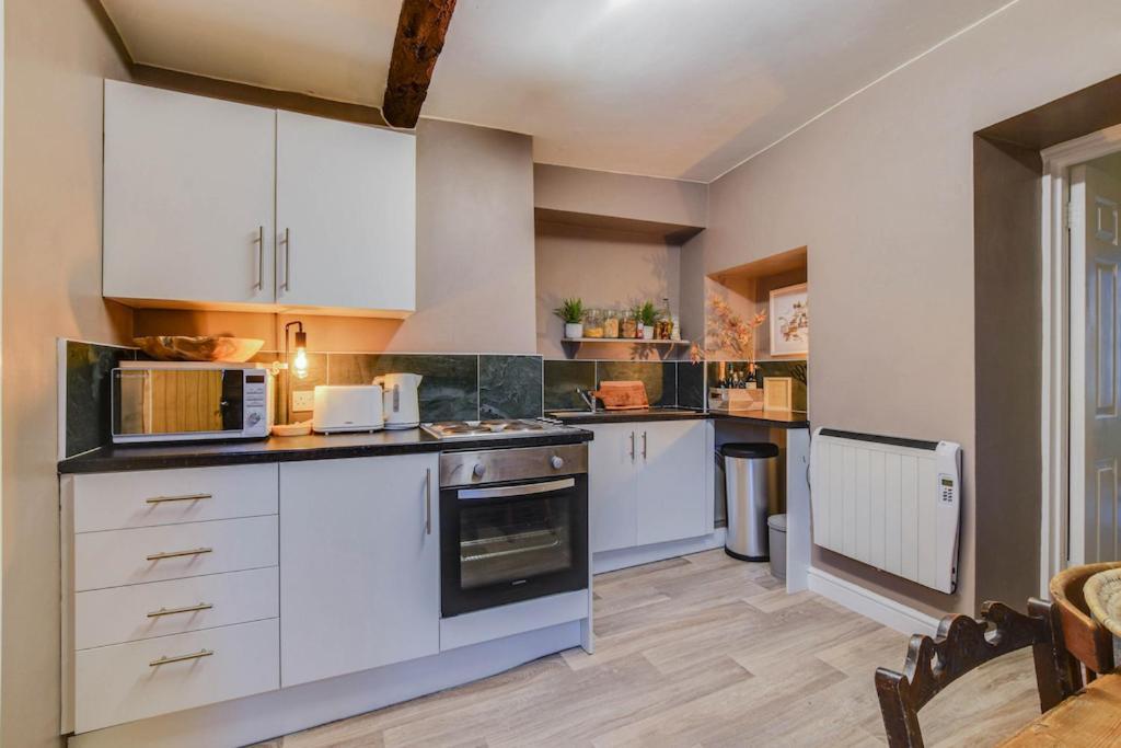 The Malthouse - Naturally Styled Central Apartment Cirencester Luaran gambar